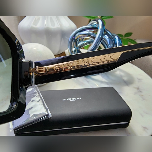 GIVENCHY Black GV 7186/S Sunglasses(excellent condition , no scratch ) - Picture 7 of 10